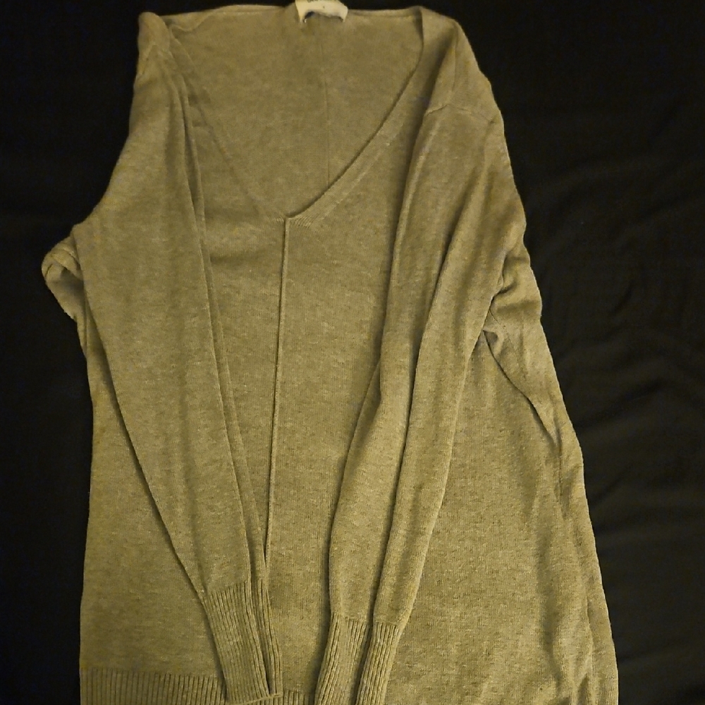 Gray V-Neck Sweater with Relaxed Fit and Fine-Knit Texture
